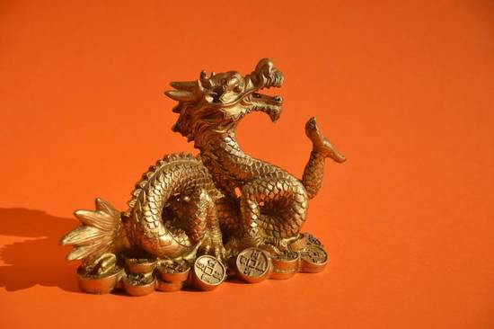 属龙女起名宜用什么字（龙女命名宜用字推荐）